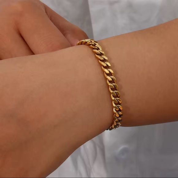 Anthropologie Jewelry - New 18K Gold Cuban Link Bracelet Stainless Steel 
 Small size